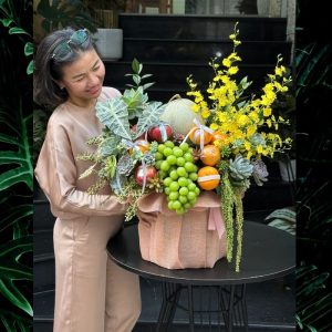Lẵng Trái Cây Kết Hợp Hoa Tươi – Quà Tặng Sang Chảnh Dành Cho Khách Hàng Cao Cấp