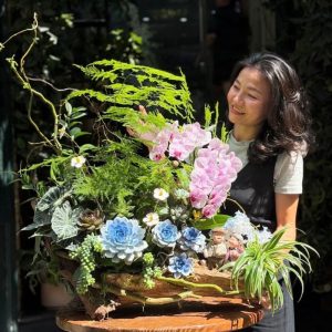 tiểu cảnh sen đá mix lan hồ điệp để bàn hoa sinh nhật khai trương ý nghĩa
