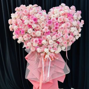 kệ hoa hồng trái tim khổng lồ