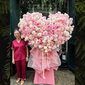 kệ hoa hồng trái tim khổng lồ